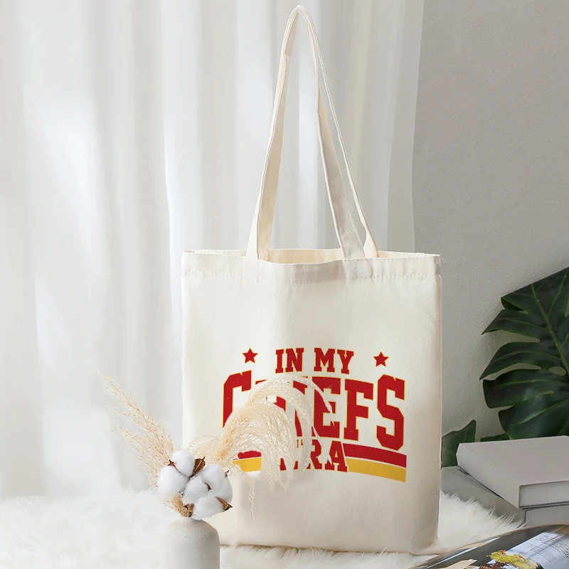 In My Chiefs Era Pattern Tote Bags for Women Summer Travel Handbag Canvans Beach Bag for Female Back to School Gift Shopping Bag
In My Chiefs Era Pattern Tote Bags for Women Summer Travel Handbag Canvans Beach Bag for Female Back to School Gift Shopping Bag