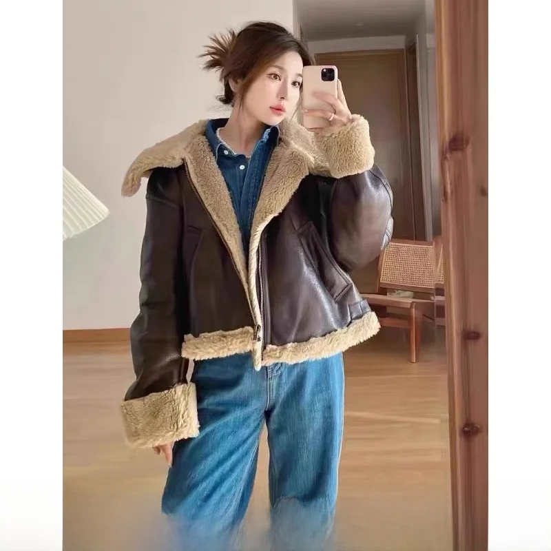 Women's Double-Sided Short Fleece Jacket Leather And Fur Integrated Autumn Winter Street Style Warmth Outerwear Zipper Closure
Women's Double-Sided Short Fleece Jacket Leather And Fur Integrated Autumn Winter Street Style Warmth Outerwear Zipper Closure