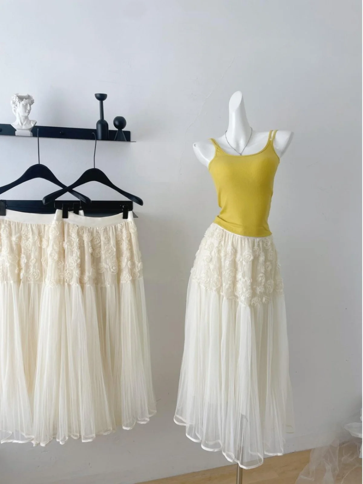 Women's Elegant 3d Flowers Guaze Long Skirt Lady Spring Summer Streetwear Holiday Sweet Floral Elastic Waist A Line Skirt
Women's Elegant 3d Flowers Guaze Long Skirt Lady Spring Summer Streetwear Holiday Sweet Floral Elastic Waist A Line Skirt