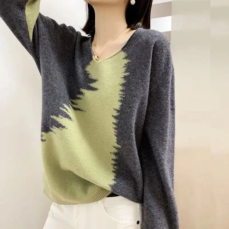 Female Simplicity Fashion Spliced V-Neck Sweaters Winter Korean Loose Women's Clothing Long Sleeve Knitted Pullovers PH136
Female Simplicity Fashion Spliced V-Neck Sweaters Winter Korean Loose Women's Clothing Long Sleeve Knitted Pullovers PH136