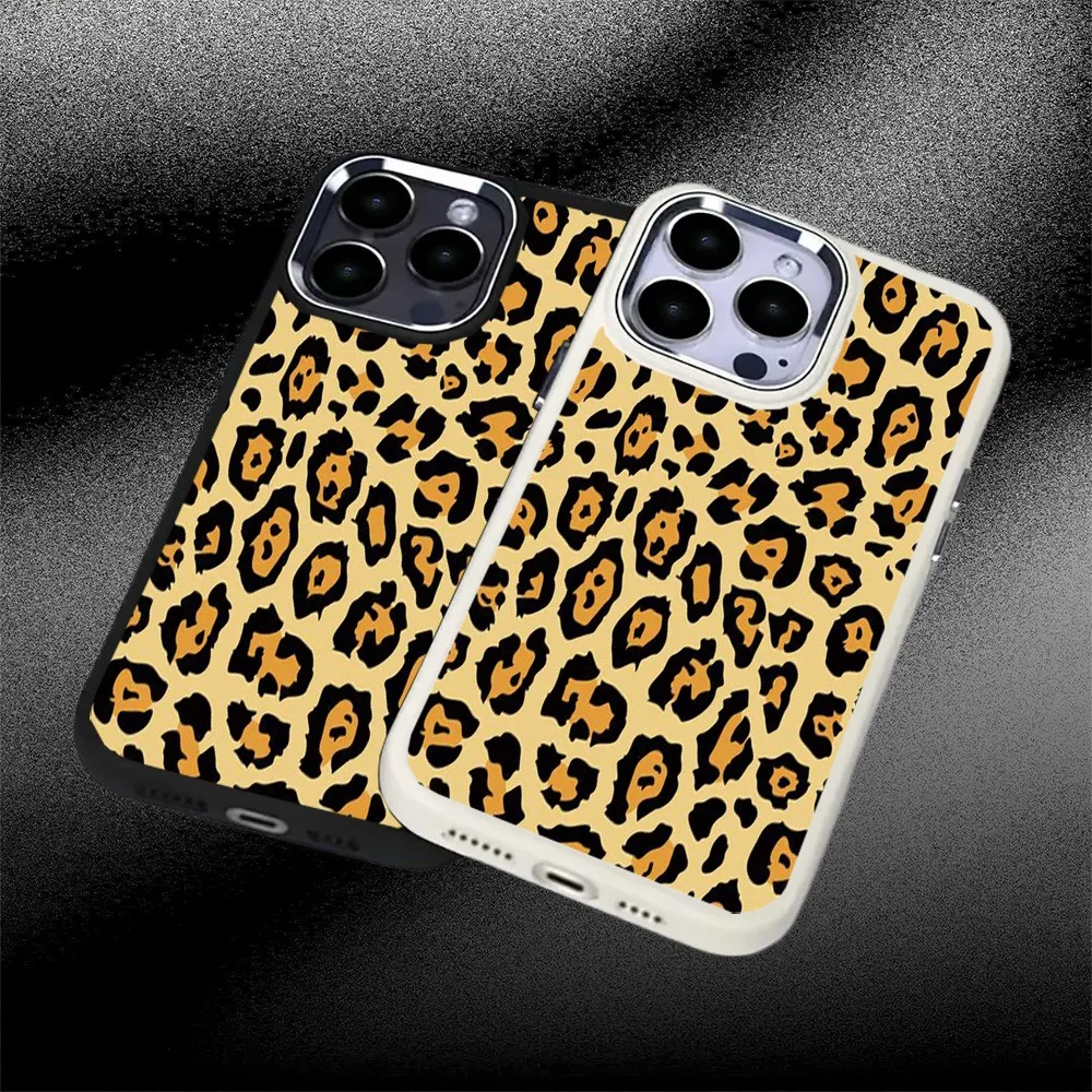 New design pattern metal frame black and white phone case, suitable for iPhone 16,16Pro,16Pro Max, Plus to11,12,13,14,15series
New design pattern metal frame black and white phone case, suitable for iPhone 16,16Pro,16Pro Max, Plus to11,12,13,14,15series