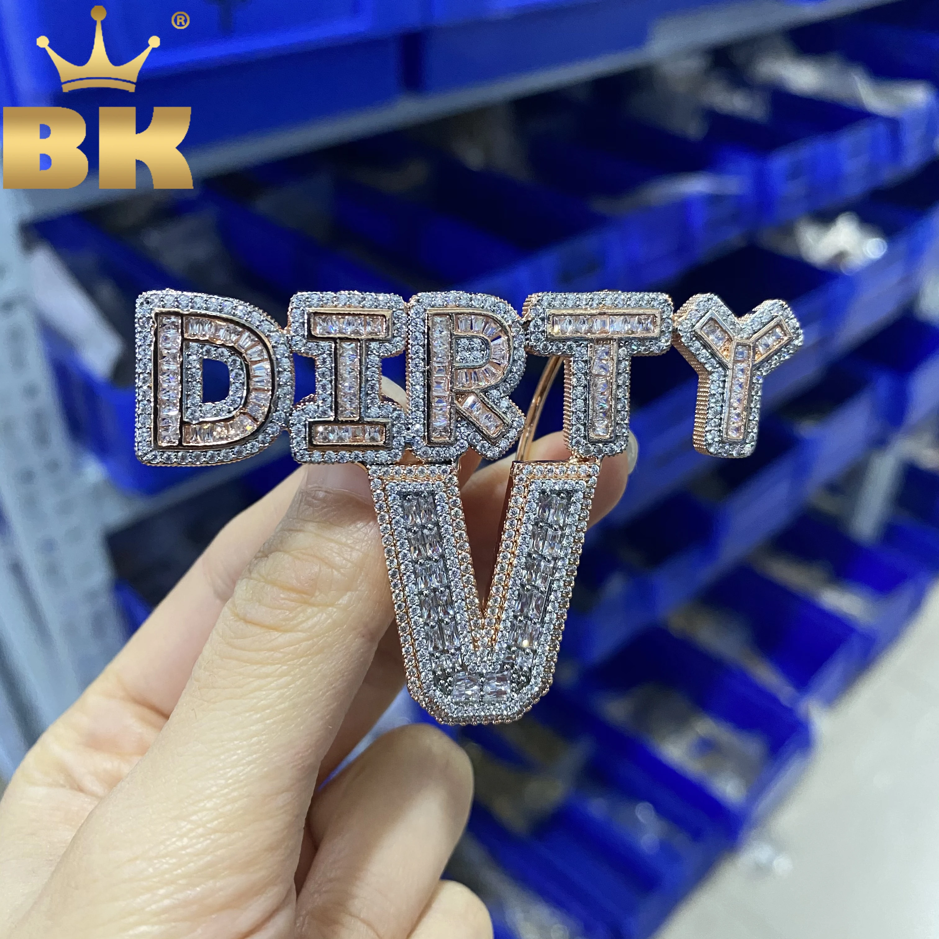 Персонализированное ожерелье TBTK с подвеской-брелоком в виде букв, вертикальных имен и цифр, инкрустированное микро-фианитами, в стиле хип-хоп
Персонализированное ожерелье TBTK с подвеской-брелоком в виде букв, вертикальных имен и цифр, инкрустированное микро-фианитами, в стиле хип-хоп