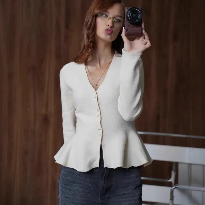 European and American Solid Color Slim-Fit Elegant Knit Top
European and American Solid Color Slim-Fit Elegant Knit Top