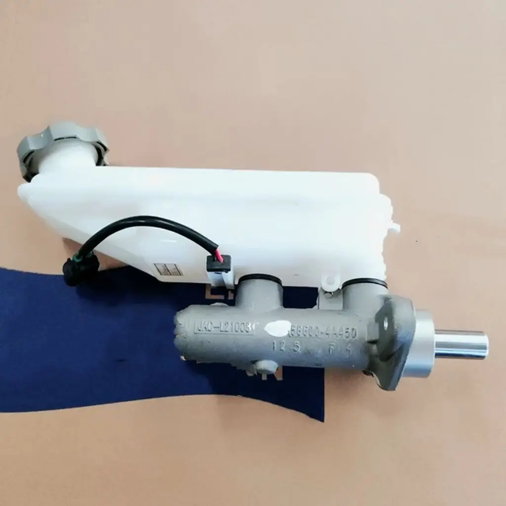 Car parts OE Number 59100-V7010 for JAC M5 2.0 gaso Brake master cylinder
Car parts OE Number 59100-V7010 for JAC M5 2.0 gaso Brake master cylinder