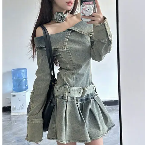 American retro design one-shoulder denim dress for women, spring sexy hot girl, ruffled pleated short skirt
American retro design one-shoulder denim dress for women, spring sexy hot girl, ruffled pleated short skirt