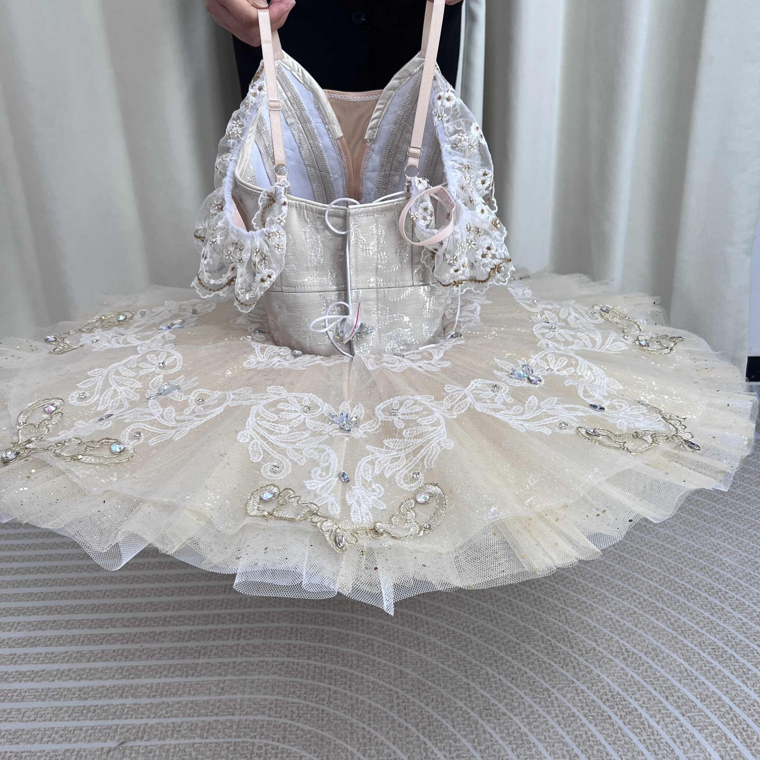 BT01526 Professional Custom Size Custom Color Kids Girls Women Adult White Ballet Tutu Costumes
BT01526 Professional Custom Size Custom Color Kids Girls Women Adult White Ballet Tutu Costumes