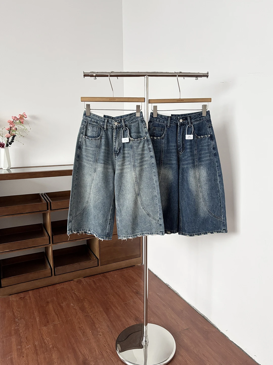 American Retro High Waist Wide Leg Jeans Women Summer Versatile Washed Frayed Seven-Foot Design Straight Tube Pants
American Retro High Waist Wide Leg Jeans Women Summer Versatile Washed Frayed Seven-Foot Design Straight Tube Pants