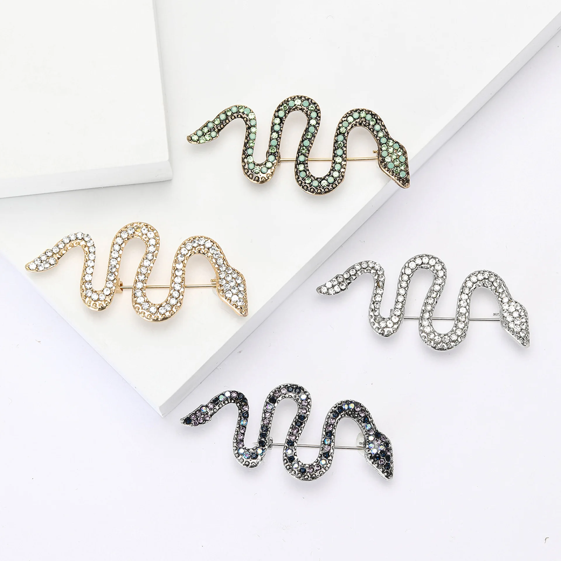 Fashion Rhinestone Snake Brooch For Ladies Unisex Animal Pin Office Party Friends Gift Accessory
Fashion Rhinestone Snake Brooch For Ladies Unisex Animal Pin Office Party Friends Gift Accessory