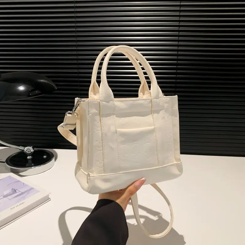 1 fashion brand handbag new large capacity shoulder bag High-end women's bag Fashion niche leisure handbag women's crossbody bag
1 fashion brand handbag new large capacity shoulder bag High-end women's bag Fashion niche leisure handbag women's crossbody bag