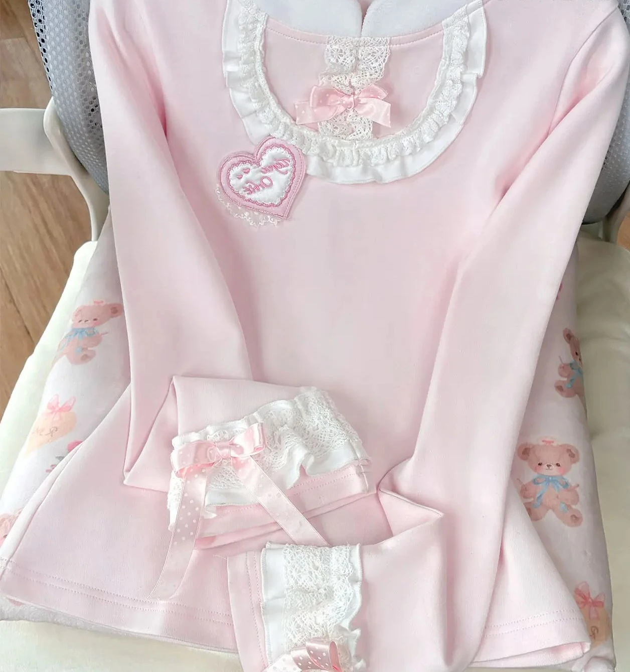 Spring Autumn New Cute Love Embroidered Lolita Style Pink Top Stand-up Collar Slim Fit Lace Splicing Long-sleeved Top Women
Spring Autumn New Cute Love Embroidered Lolita Style Pink Top Stand-up Collar Slim Fit Lace Splicing Long-sleeved Top Women