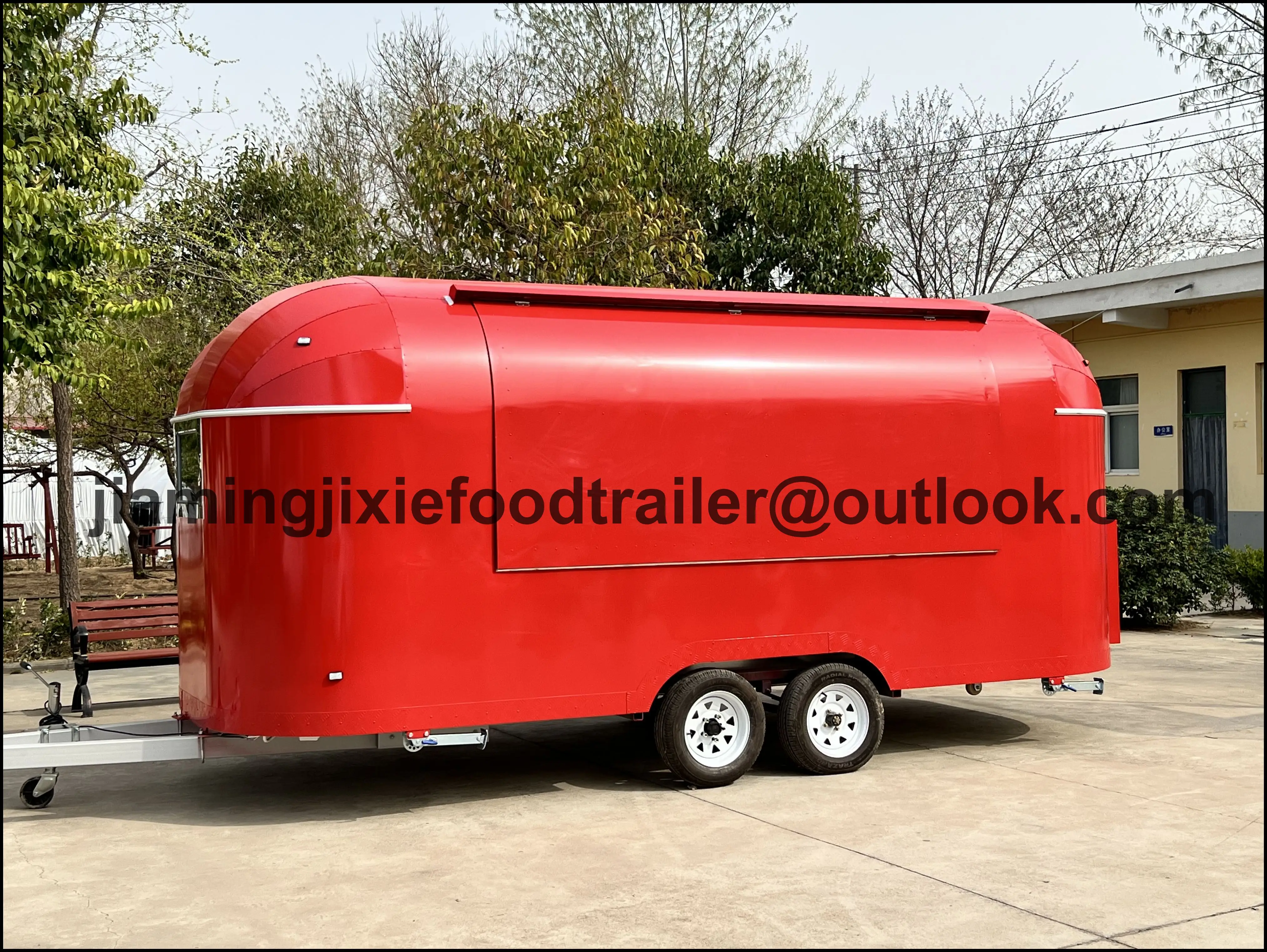 Мобильный фургон-прицеп для продажи пончиков и хот-догов
Мобильный фургон-прицеп для продажи пончиков и хот-догов