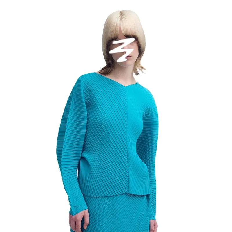Fashion Casual Versatile Solid Colour Long-sleeved Top Miyake 2025 Summer New Senior Sense Comfort Atmosphere Round Neck T-shirt
Fashion Casual Versatile Solid Colour Long-sleeved Top Miyake 2025 Summer New Senior Sense Comfort Atmosphere Round Neck T-shirt