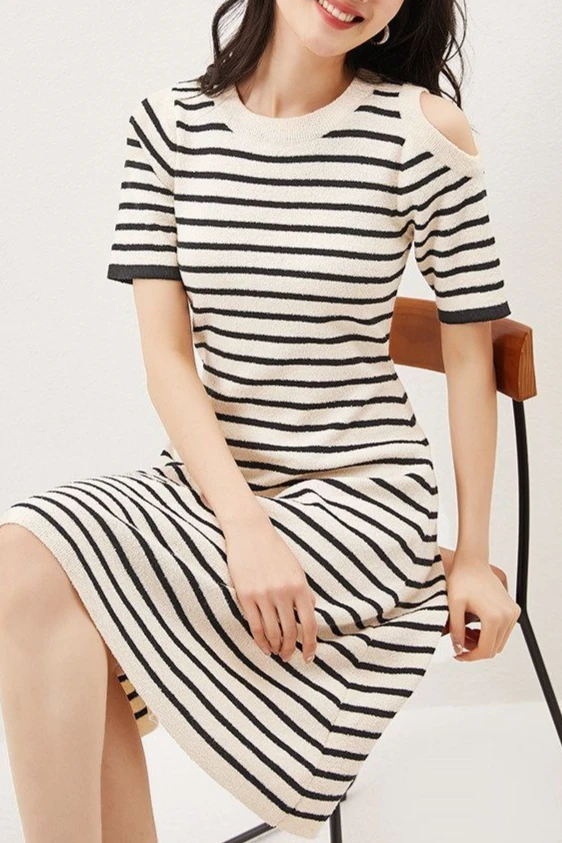 2026 Spring/Summer New Women's Dress Striped Slimming Round Neck Knitted A-line Skirt
2026 Spring/Summer New Women's Dress Striped Slimming Round Neck Knitted A-line Skirt