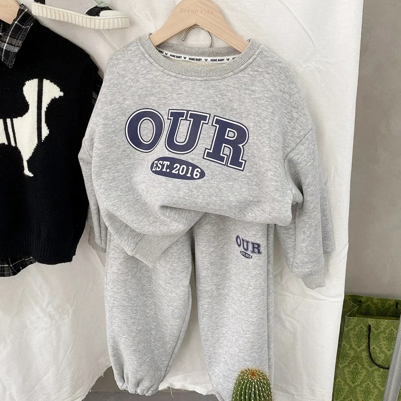 Spring Autumn Warm Boys Clothing Set Letter OUR Lined With Velvet Shirt+Pants 2Pcs Suit For Kids Children Outdoor Sports Suit
Spring Autumn Warm Boys Clothing Set Letter OUR Lined With Velvet Shirt+Pants 2Pcs Suit For Kids Children Outdoor Sports Suit