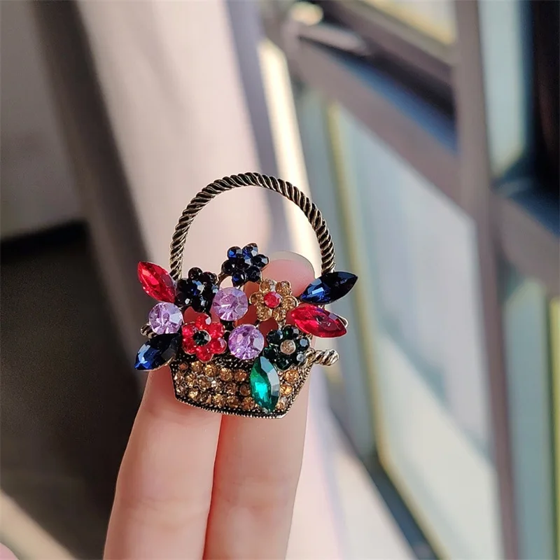 Creative Cute Enamel Hedgehog Hold Daisy Flower Brooches For Women Colorful Animal Brooches Clothing Backpack Pins Jewelry Gifts
Creative Cute Enamel Hedgehog Hold Daisy Flower Brooches For Women Colorful Animal Brooches Clothing Backpack Pins Jewelry Gifts