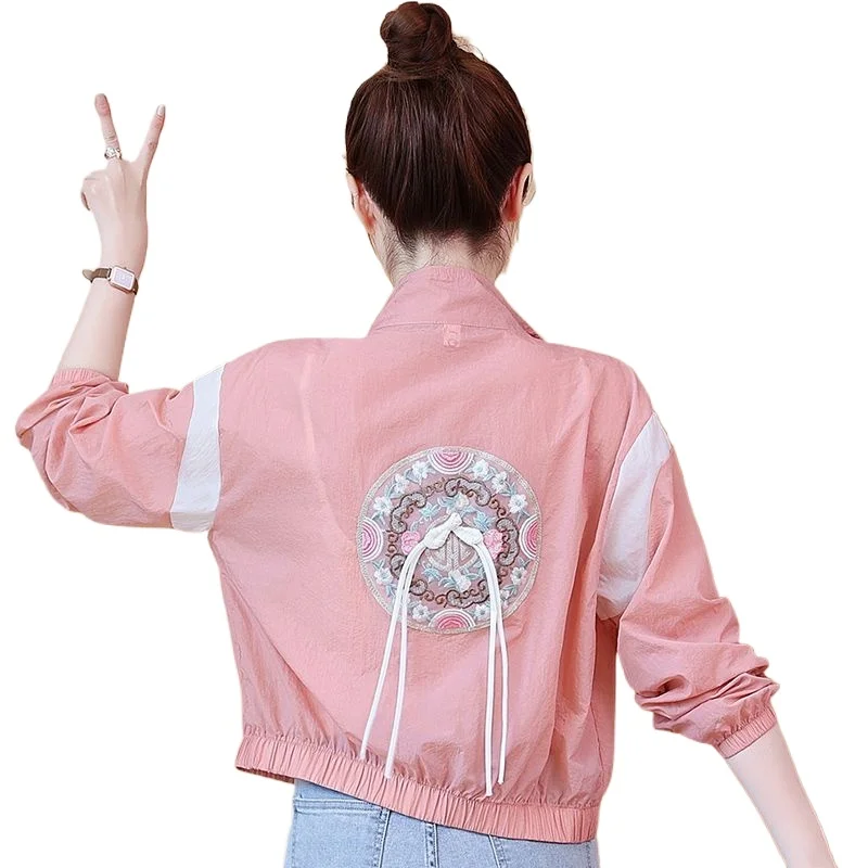 Embroidered Short Sunscreen Coat for Women, 2026 Summer New Style, Splicing Breathable UV Thin Coat
Embroidered Short Sunscreen Coat for Women, 2026 Summer New Style, Splicing Breathable UV Thin Coat