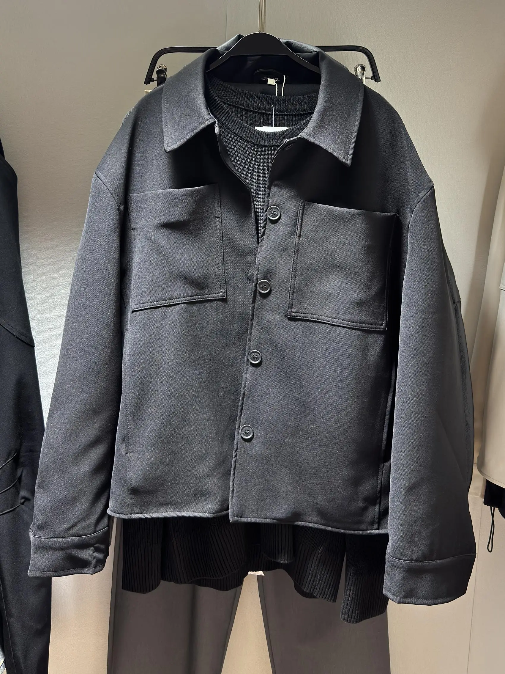 Мужская свободная удлиненная куртка-жакет в стиле рабочей одежды, новинка осенней коллекции, с отложным воротником, утилитарная верхняя одежда
Мужская свободная удлиненная куртка-жакет в стиле рабочей одежды, новинка осенней коллекции, с отложным воротником, утилитарная верхняя одежда