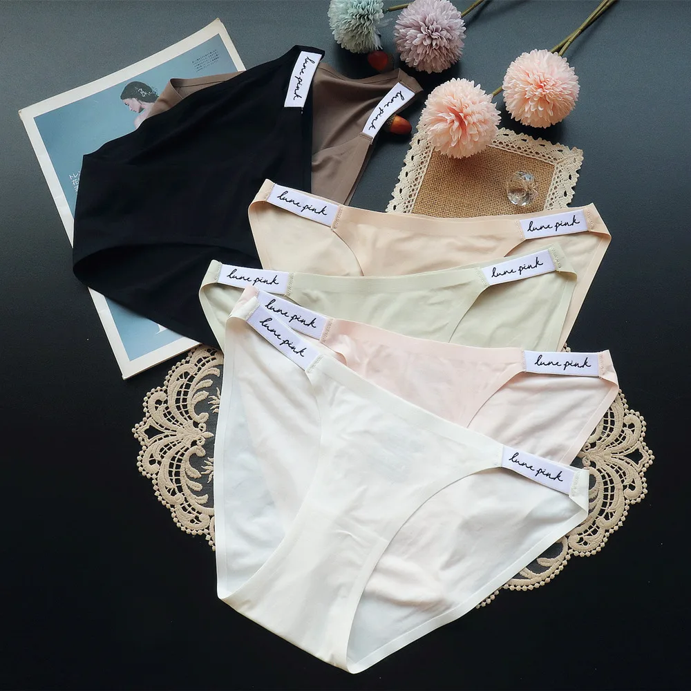 Seamless Silk Satin Women's Underwear Cozy Lingerie Low Waist Hip Enhancing Ice Silk Ladies Panties Comfortable Home Wear
Seamless Silk Satin Women's Underwear Cozy Lingerie Low Waist Hip Enhancing Ice Silk Ladies Panties Comfortable Home Wear