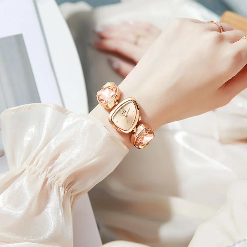 GEDI Brand high-end Ladies watch Light Luxury Crystal Inlaid Diamonds Waterproof Bracelet Women Fashion Quartz Wristwatches gift
GEDI Brand high-end Ladies watch Light Luxury Crystal Inlaid Diamonds Waterproof Bracelet Women Fashion Quartz Wristwatches gift