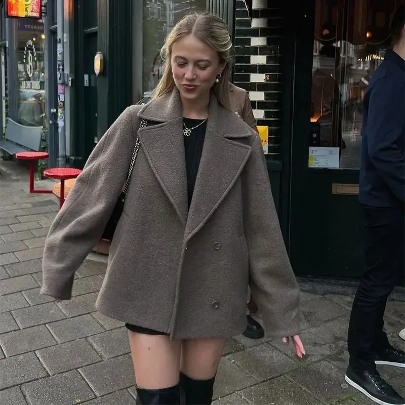 Women's Popular Solid Double - Breasted Woolen Lapel Long - Sleeve Short Coat
Women's Popular Solid Double - Breasted Woolen Lapel Long - Sleeve Short Coat