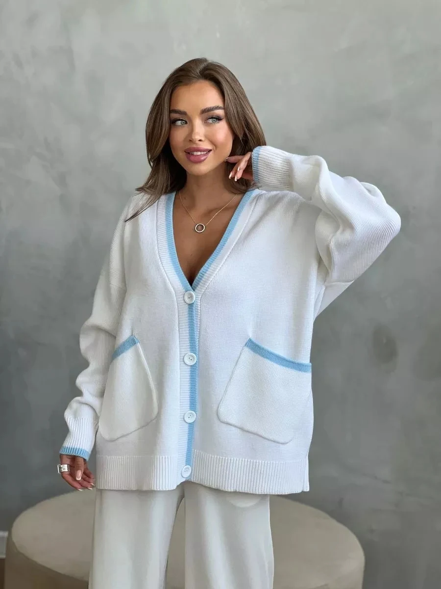 Women's Winter Fashion Trendy Buttons Oversize Knitted Solid Cardigan Women's Loose With Big Pockets Button Sweater Cardigan
Women's Winter Fashion Trendy Buttons Oversize Knitted Solid Cardigan Women's Loose With Big Pockets Button Sweater Cardigan