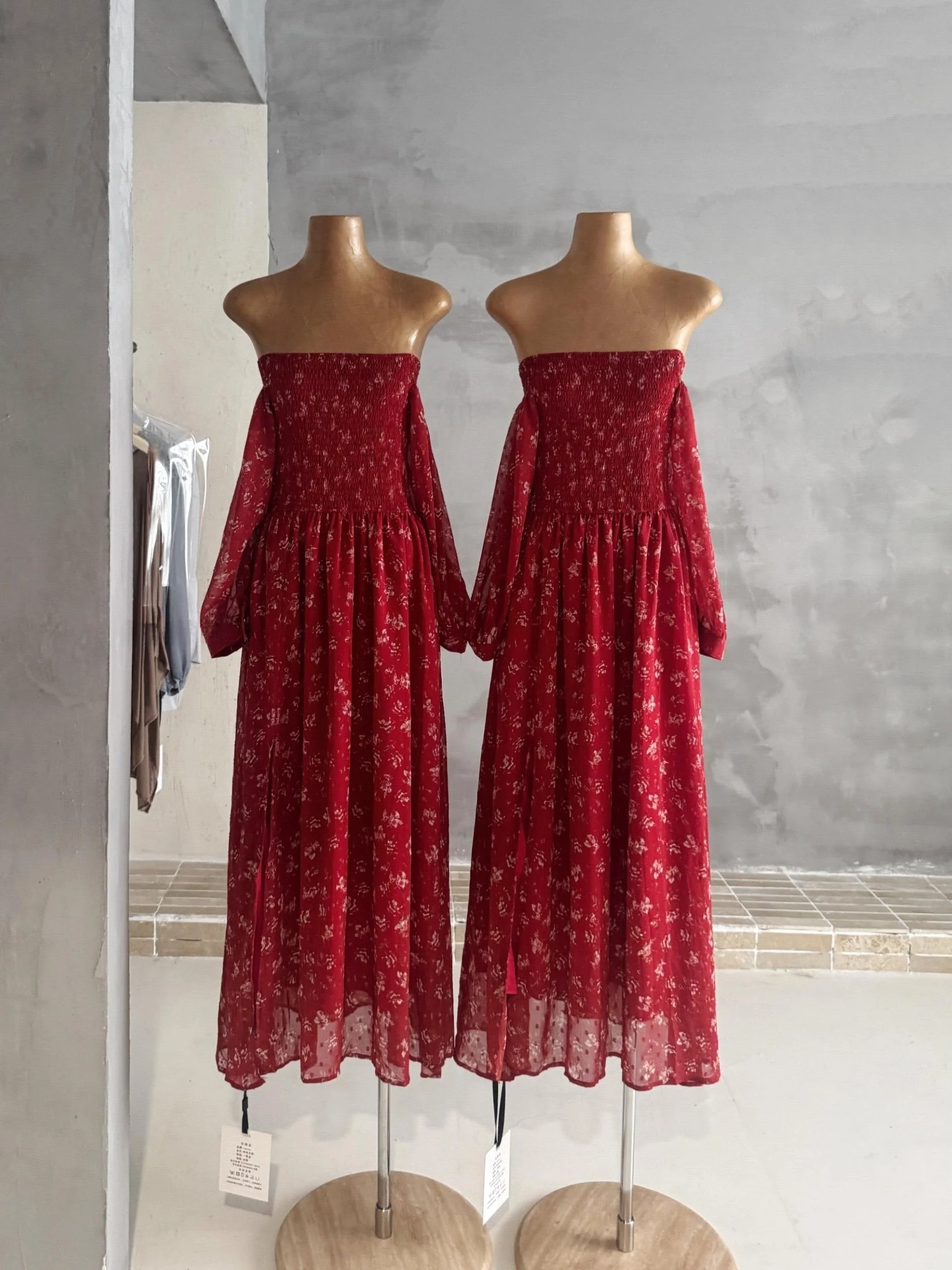 Red Strapless Short Dress Women's Sweet Style Gathered Waist Slimming A-Line Skirt Polyester Fiber Long Sleeve Summer Dress
Red Strapless Short Dress Women's Sweet Style Gathered Waist Slimming A-Line Skirt Polyester Fiber Long Sleeve Summer Dress