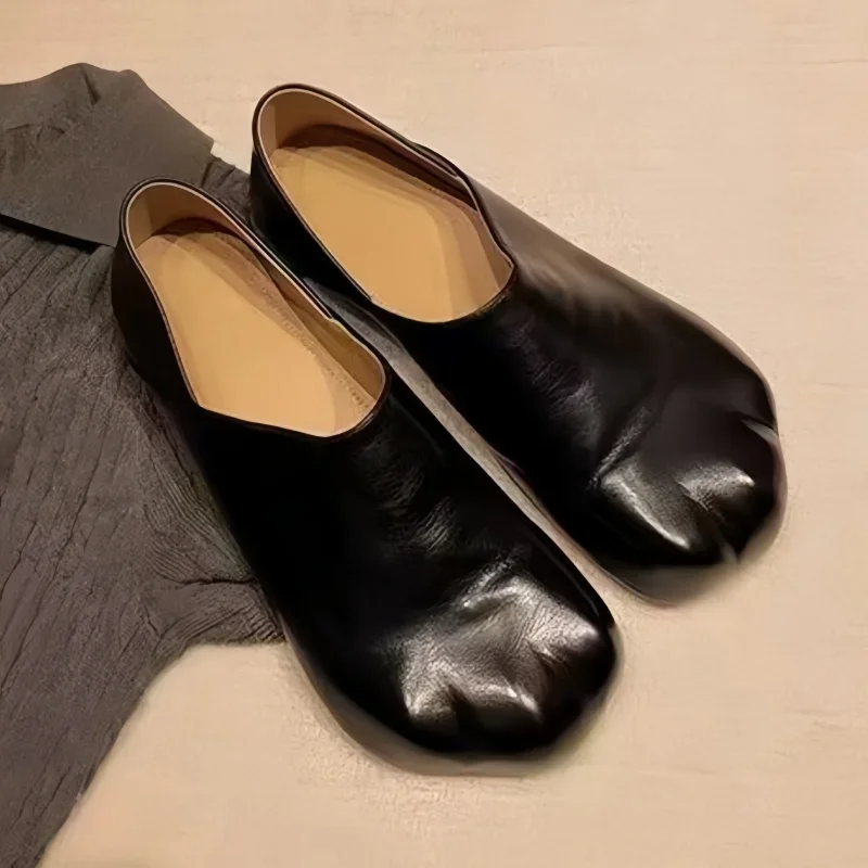 2025 новый стиль, кожаные туфли на плоской подошве с кошачьими когтями, однотонные модельные туфли без шнуровки для отдыха, милые модные лаконичные удобные нишевые дизайнерские туфли для девочек
2025 новый стиль, кожаные туфли на плоской подошве с кошачьими когтями, однотонные модельные туфли без шнуровки для отдыха, милые модные лаконичные удобные нишевые дизайнерские туфли для девочек