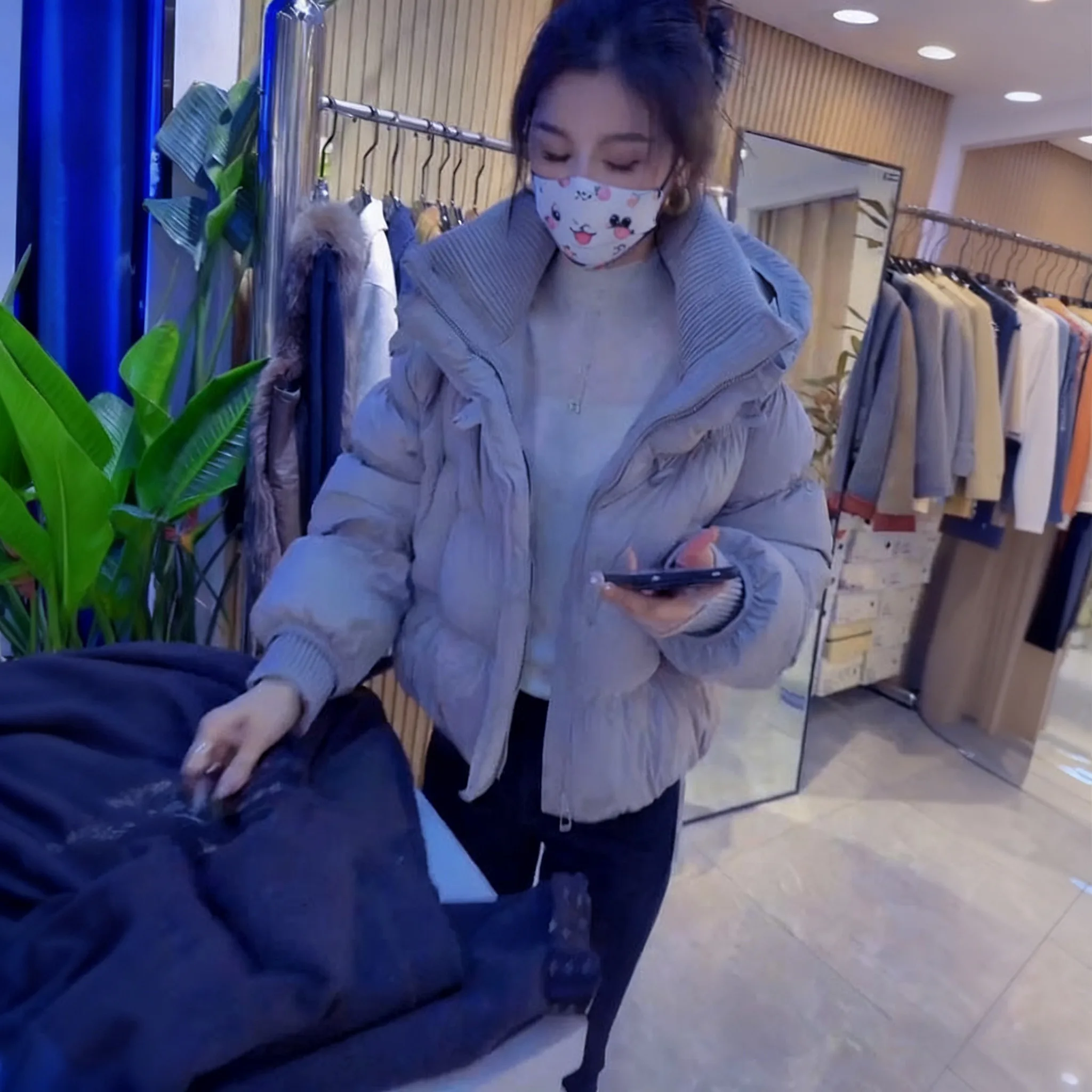 Loose Fit Hooded Long Sleeve Cotton Jacket Women's Fashionable Casual Versatile Short Style Winter Outerwear Commute Friendly
Loose Fit Hooded Long Sleeve Cotton Jacket Women's Fashionable Casual Versatile Short Style Winter Outerwear Commute Friendly