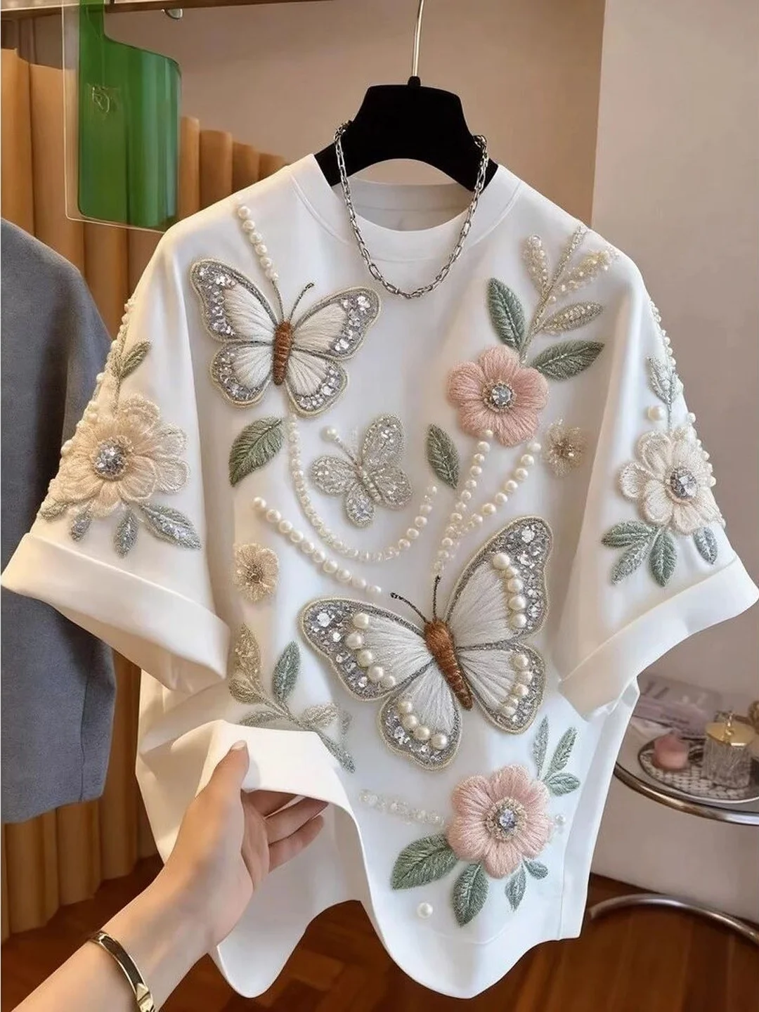 Elegant Embroidered Flower Short Sleeve T-Shirt Women's Summer Fashion Trend Heavy Embroidery round Neck Top
Elegant Embroidered Flower Short Sleeve T-Shirt Women's Summer Fashion Trend Heavy Embroidery round Neck Top