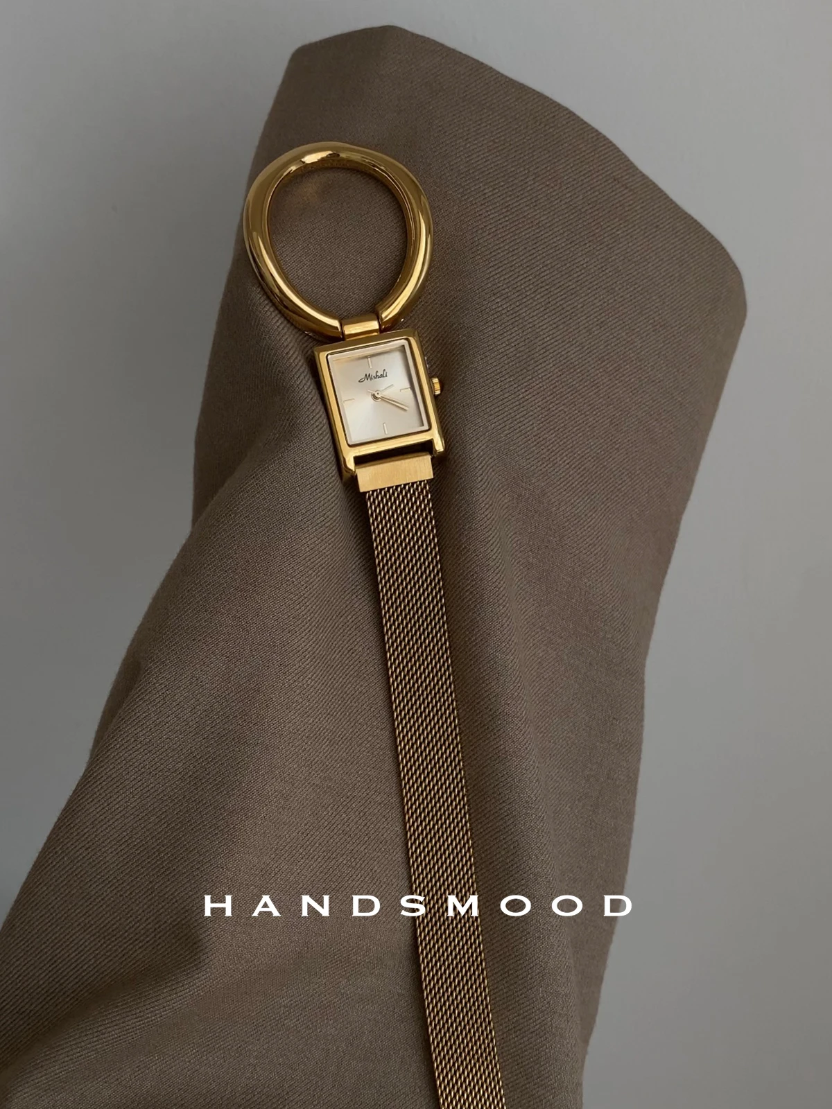 New highend women's watch with a large round ringsmall square dialand magnetic clasp A premium selection of highquality watches.
New highend women's watch with a large round ringsmall square dialand magnetic clasp A premium selection of highquality watches.