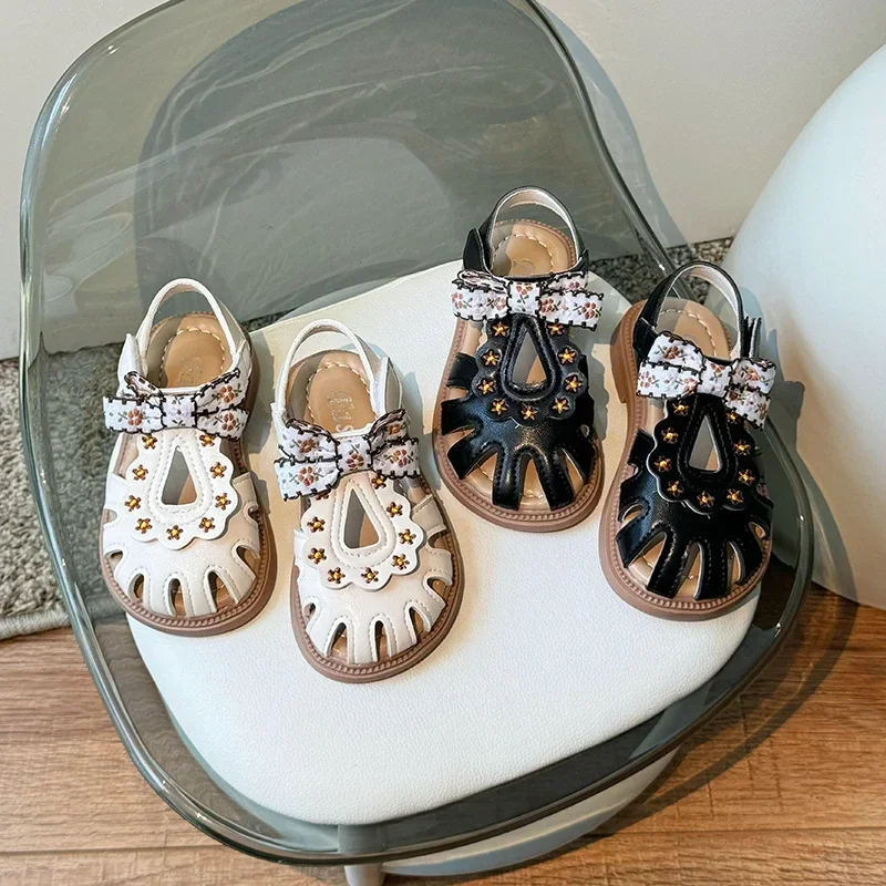 Girls Princess Shoes Hollowed-out Non-slip Kids Sandals Sweet Bows Embroidered 2025 New Girls Beach Shoes for Summer Soft Sole
Girls Princess Shoes Hollowed-out Non-slip Kids Sandals Sweet Bows Embroidered 2025 New Girls Beach Shoes for Summer Soft Sole