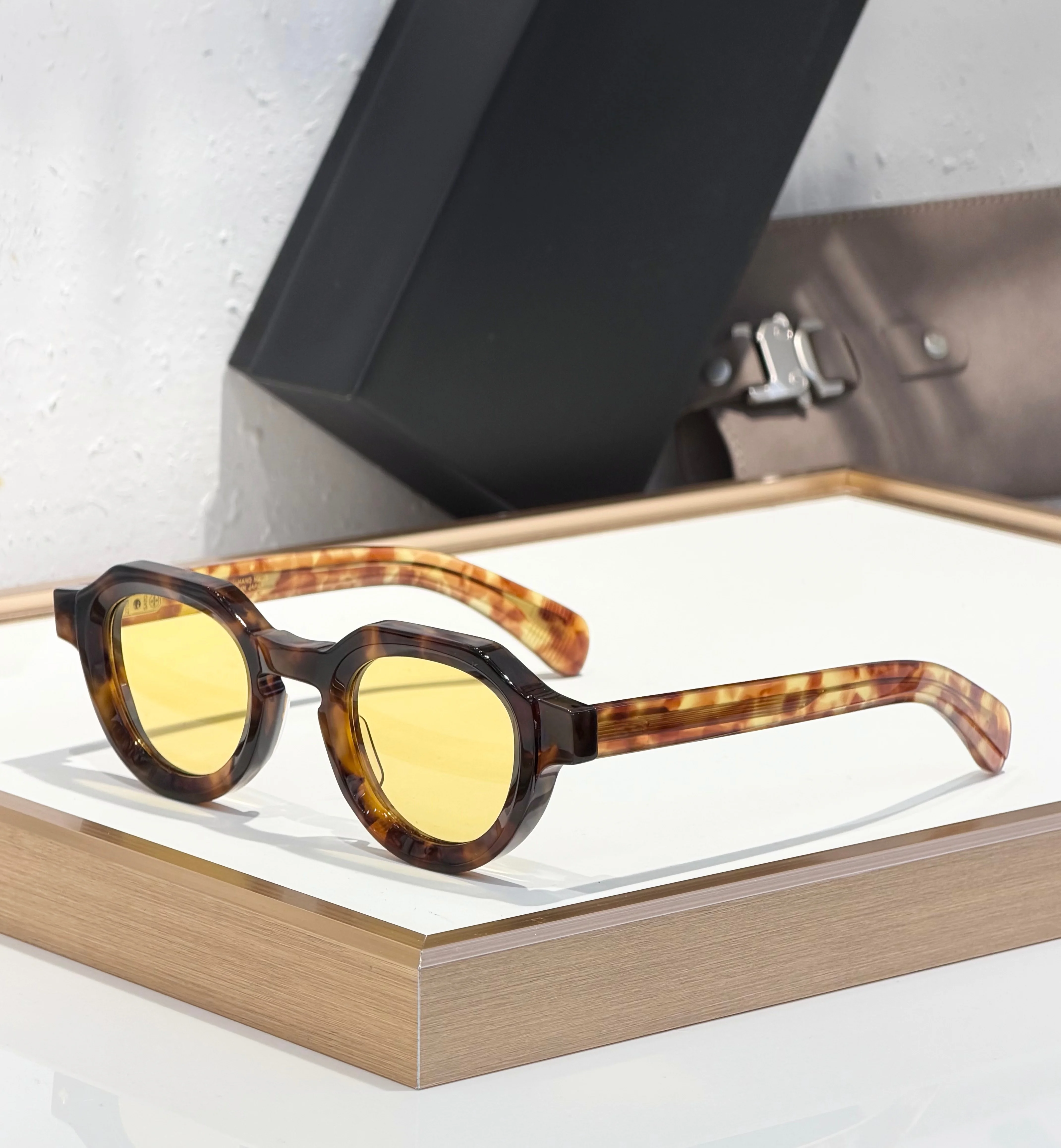2026 High-Quality Small Frame 44-26 Acetate Handmade Sunglasses UV400 Outdoor for Men And Women
2026 High-Quality Small Frame 44-26 Acetate Handmade Sunglasses UV400 Outdoor for Men And Women