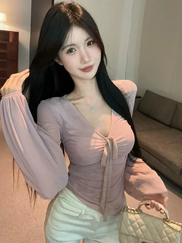 Sexy Spicy Girl Mesh V-neck Long Sleeve T-shirt Women's Autumn Elegance Mysterious Chiffon Beautiful Small Shirt Pleated Belt...
Sexy Spicy Girl Mesh V-neck Long Sleeve T-shirt Women's Autumn Elegance Mysterious Chiffon Beautiful Small Shirt Pleated Belt...