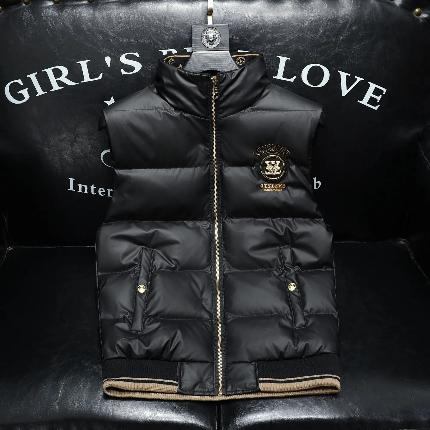 Embroidered Rhinestone down Vest Men's Casual Thiened Warm Winter Jaet Ci Leisure Faion Brand Zipper Decoration
Embroidered Rhinestone down Vest Men's Casual Thiened Warm Winter Jaet Ci Leisure Faion Brand Zipper Decoration