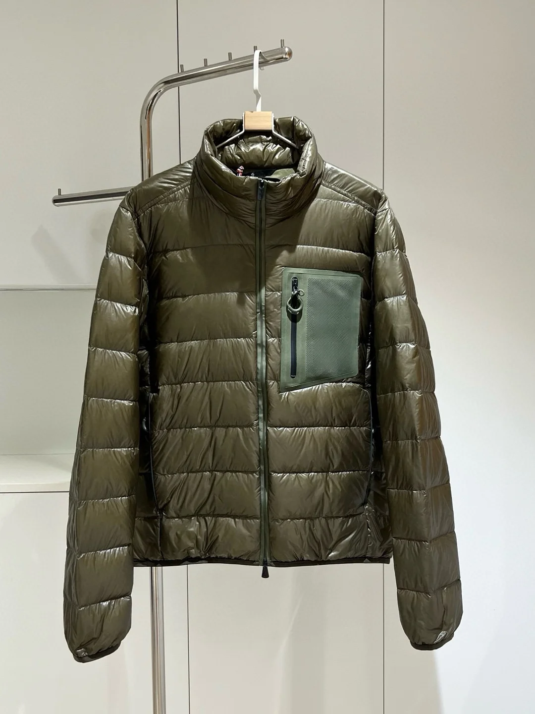 Men's Casual Mid-Thick Goose down Jacket Stand Collar Ultra Soft Fluffy Storable Outdoor Leisure Sleeve Bellowed Zipper Closure
Men's Casual Mid-Thick Goose down Jacket Stand Collar Ultra Soft Fluffy Storable Outdoor Leisure Sleeve Bellowed Zipper Closure