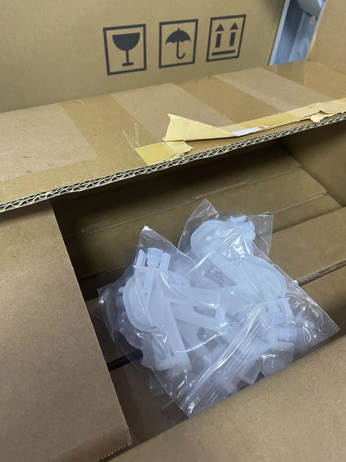 10 шт. F138040 F138050 демпфер чернил принтера для Epson Stylus Pro 7600 9600 R2100 R2200 7 цветов экосольвентная печатающая головка чернил
10 шт. F138040 F138050 демпфер чернил принтера для Epson Stylus Pro 7600 9600 R2100 R2200 7 цветов экосольвентная печатающая головка чернил