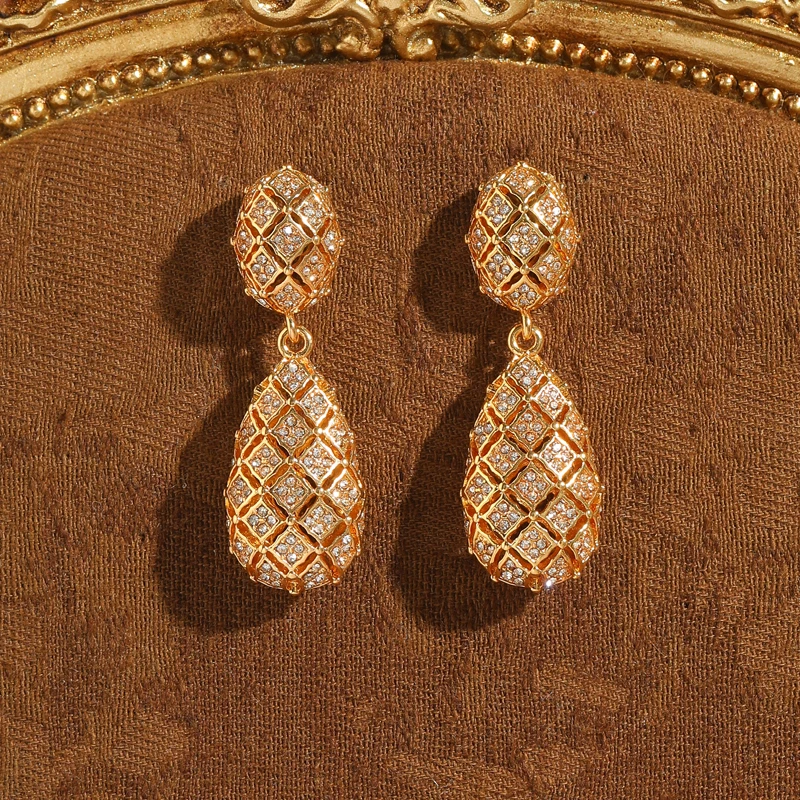 Vintage Hollow Drop Dangle Earrings Woman Gold Color Water Droplet White Rhinestones Cross Geometric Pendant Accessories 2025
Vintage Hollow Drop Dangle Earrings Woman Gold Color Water Droplet White Rhinestones Cross Geometric Pendant Accessories 2025