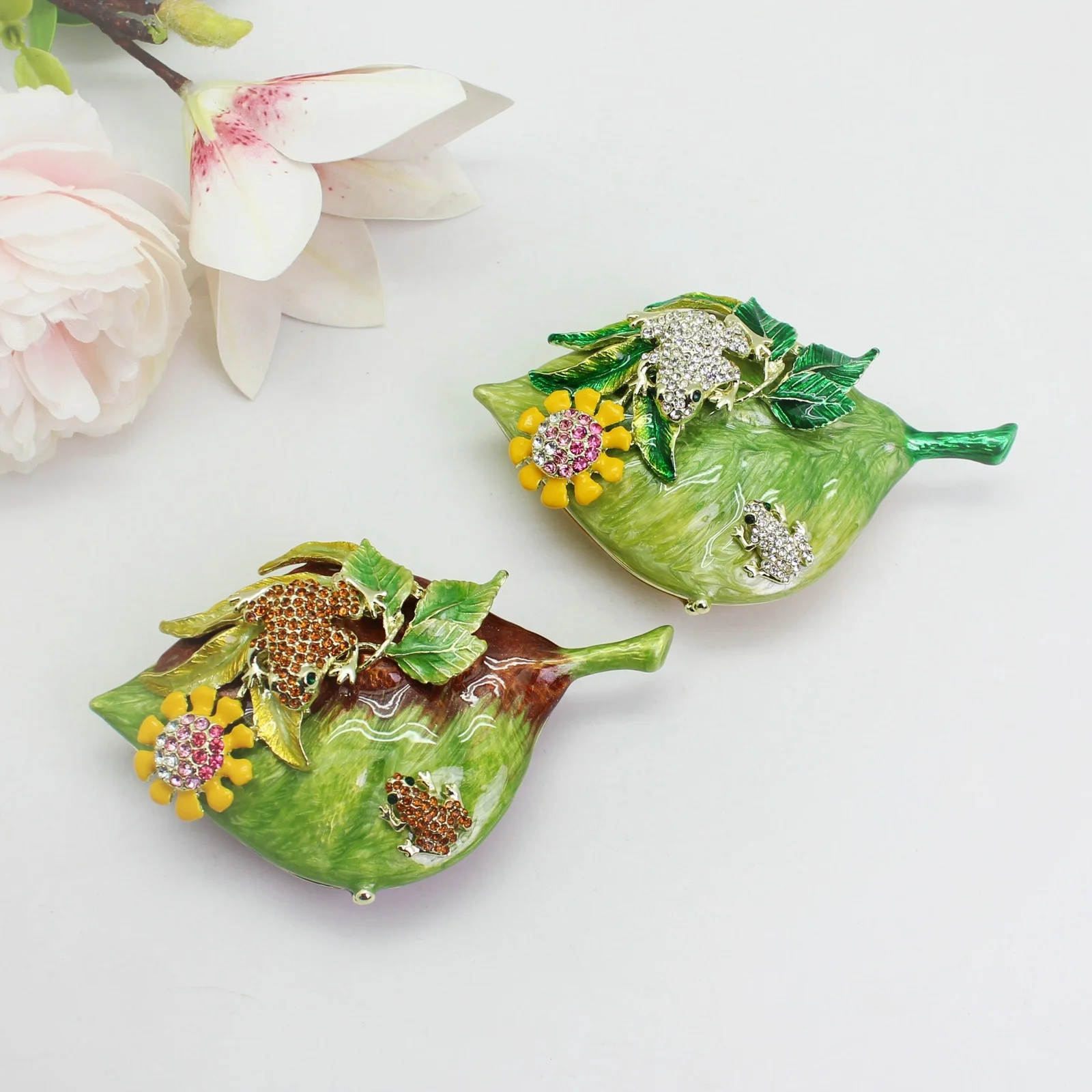 SHINNYGIFTS Pewter Enamel Frog on the leaf Trinket Box Birthday Gifts Jewelry Box
SHINNYGIFTS Pewter Enamel Frog on the leaf Trinket Box Birthday Gifts Jewelry Box