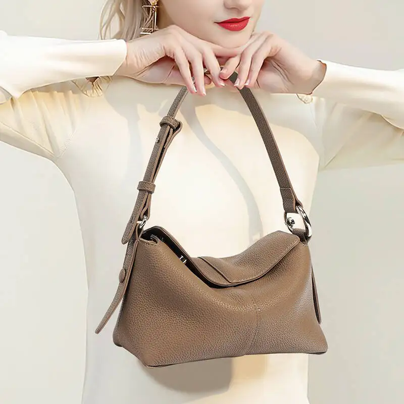 Women New Top Layer Fashion Luxury Cowhide Underarm Shoulder Genuine Leather Commuter Women's High-End Versatile Handbag Crossbo
Women New Top Layer Fashion Luxury Cowhide Underarm Shoulder Genuine Leather Commuter Women's High-End Versatile Handbag Crossbo