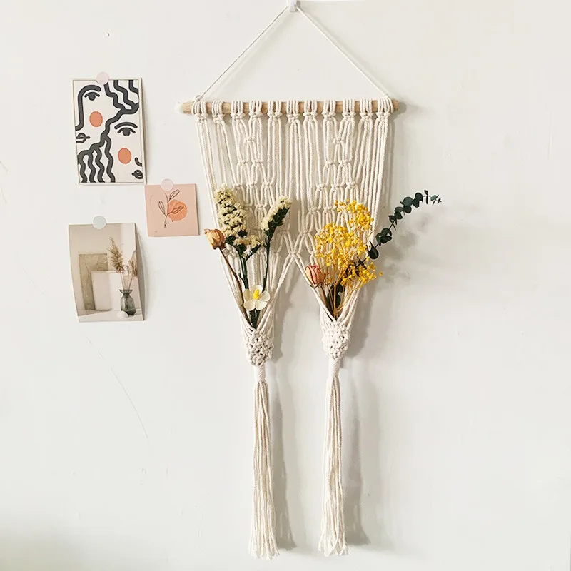 Hand-woven dried flower mesh pockets, pastoral tassel wall-mounted storage pockets, wall decoration living room wall decoration
Hand-woven dried flower mesh pockets, pastoral tassel wall-mounted storage pockets, wall decoration living room wall decoration