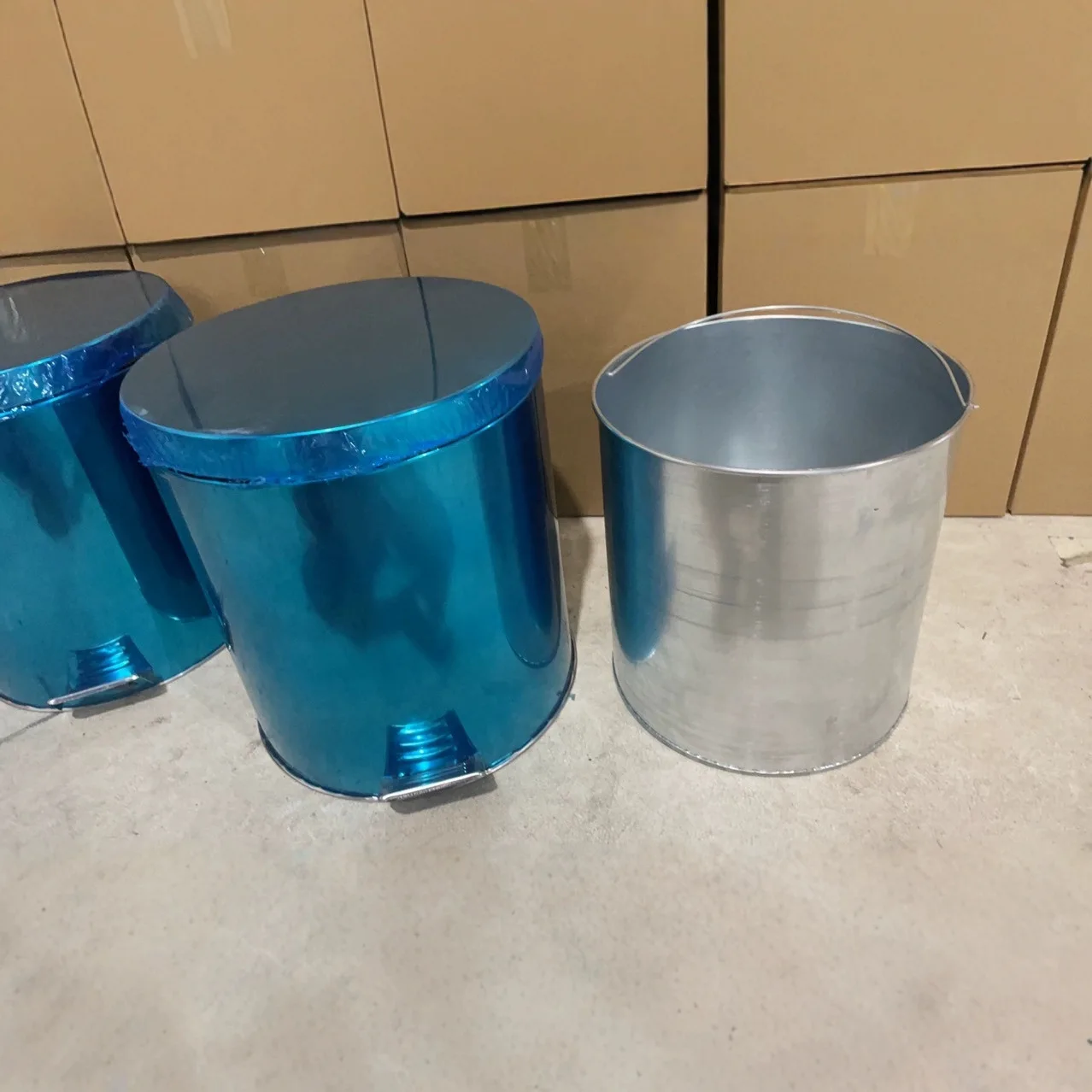 Foot pedal fireproof trash can Flame retardant trashcan Stainless steel inner bucket Iron bucket
Foot pedal fireproof trash can Flame retardant trashcan Stainless steel inner bucket Iron bucket