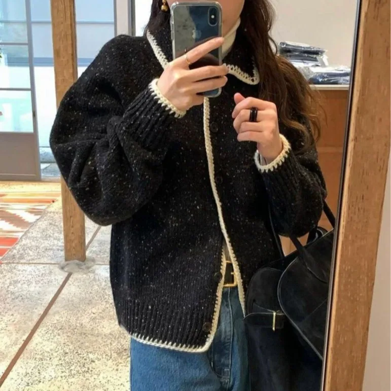 2023 new winter style loose lapel single-breasted knitted cardigan sweater for women
2023 new winter style loose lapel single-breasted knitted cardigan sweater for women