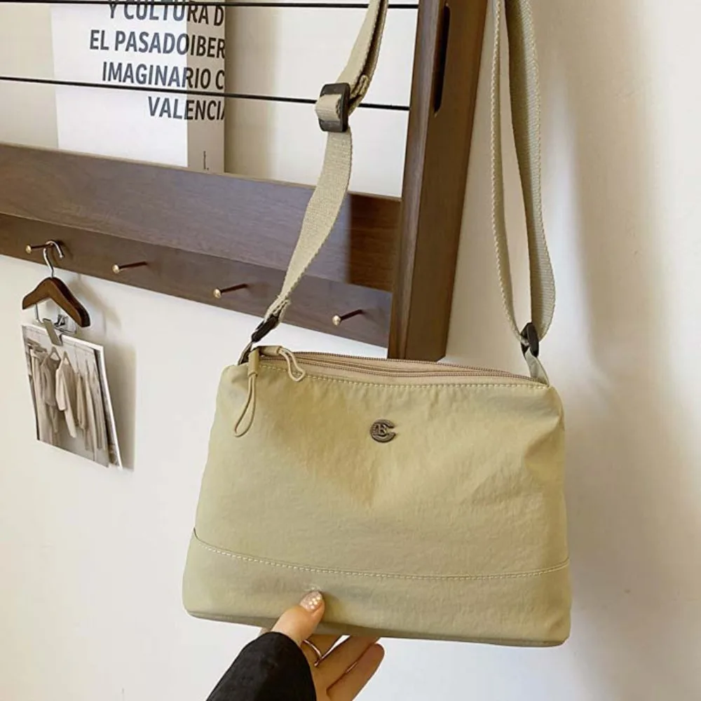 Shopping Wide Strap Nylon Square Bag Soft Japanese Style Large Capacity Shoulder Bag Khaki Solid Color Casual Sport Pouch Couple
Shopping Wide Strap Nylon Square Bag Soft Japanese Style Large Capacity Shoulder Bag Khaki Solid Color Casual Sport Pouch Couple