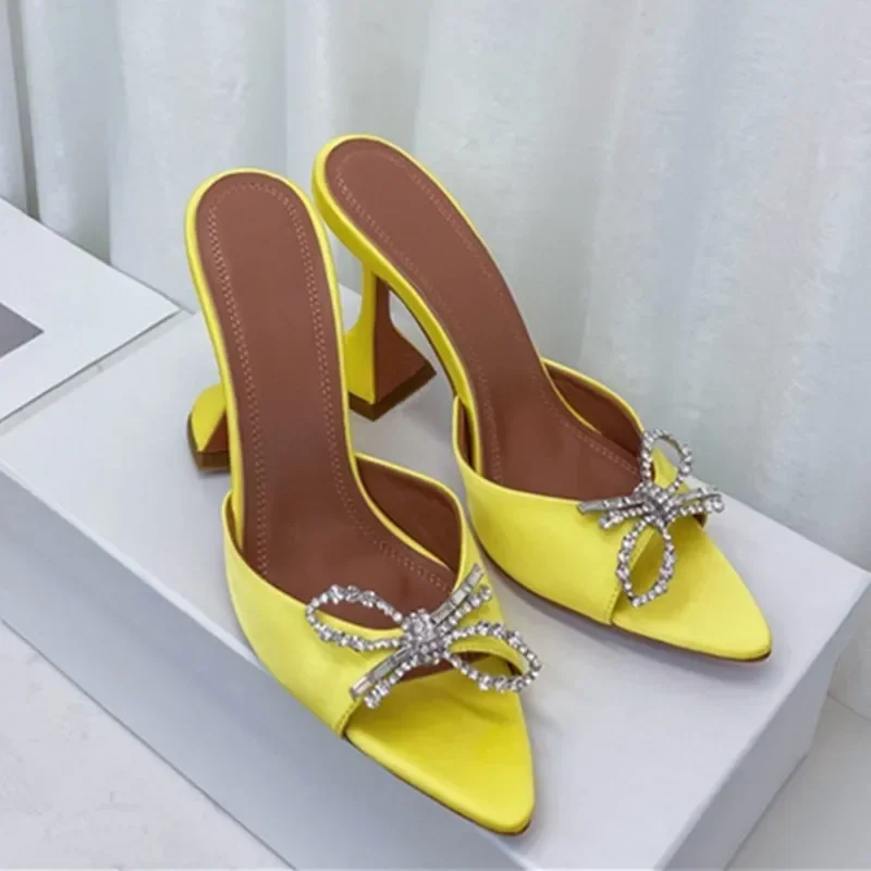 Women's High Heel Sandals 2025 Summer New Style Banquet Fashion Wine Glass and Water Diamond Butterfly Dew Toe Women's Slippers
Women's High Heel Sandals 2025 Summer New Style Banquet Fashion Wine Glass and Water Diamond Butterfly Dew Toe Women's Slippers