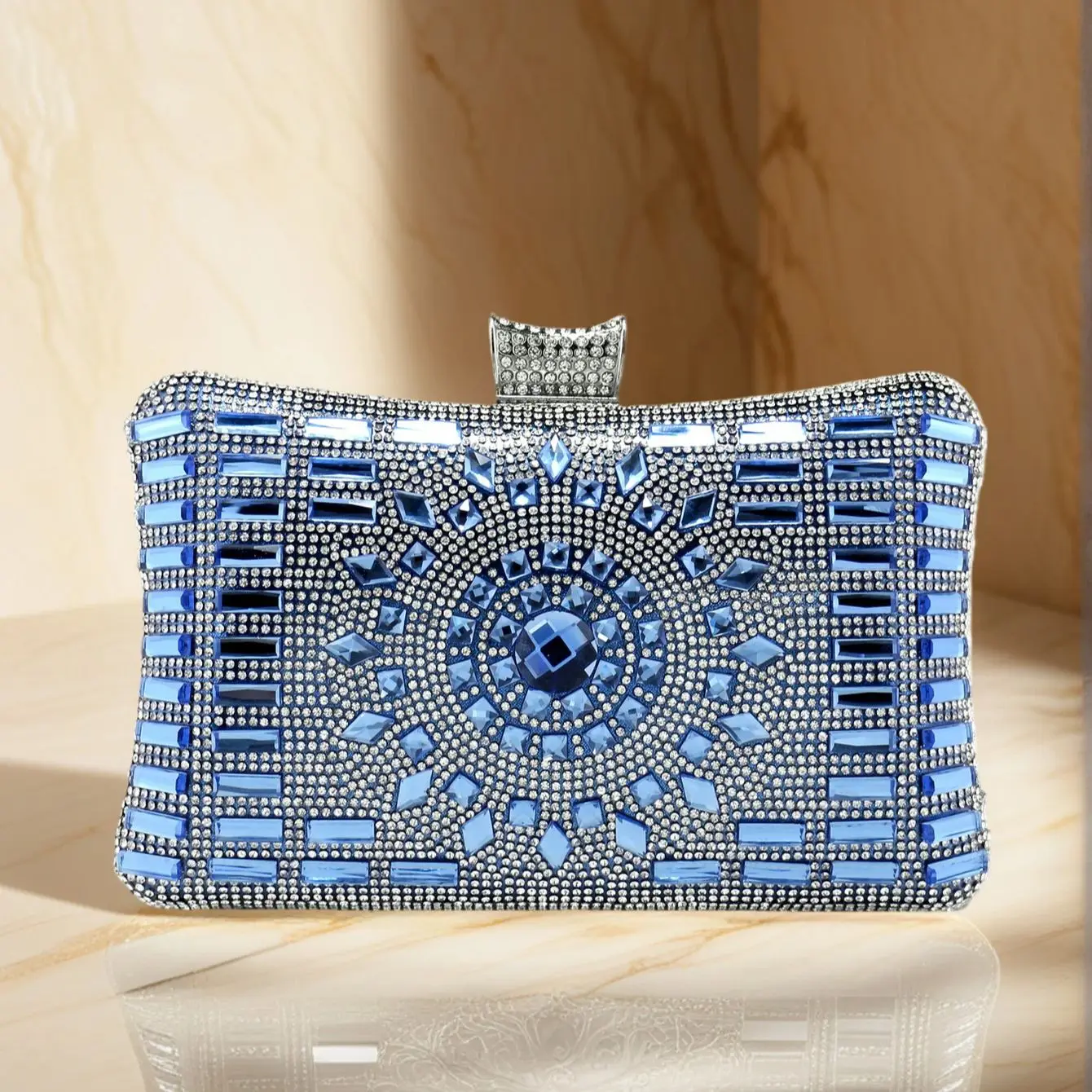 Acrylic Women Evening Bag Diamonds Purse Handbags Chain Shoulder Wedding Party Evening Clutches Messenger Bag Christmas
Acrylic Women Evening Bag Diamonds Purse Handbags Chain Shoulder Wedding Party Evening Clutches Messenger Bag Christmas