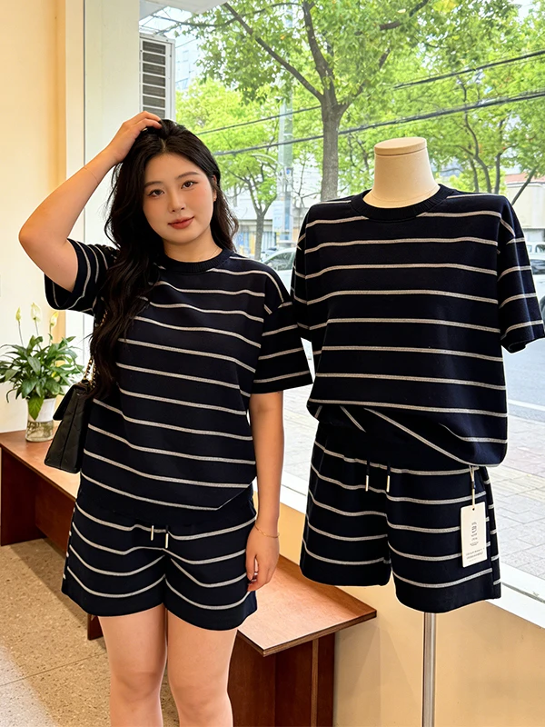 plus Size Women's Summer 2026 Striped round Neck T-Shirt High Waist Wide Leg Shorts Two Piece Set Simple Fashion Commute Style
plus Size Women's Summer 2026 Striped round Neck T-Shirt High Waist Wide Leg Shorts Two Piece Set Simple Fashion Commute Style