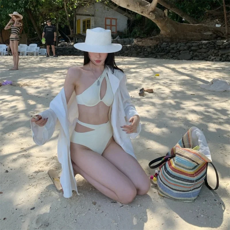 2026New swimsuit in pure desire style, halter neck, hollow-out, high-waisted, slimming, two-piece bikini for seaside vacations a
2026New swimsuit in pure desire style, halter neck, hollow-out, high-waisted, slimming, two-piece bikini for seaside vacations a