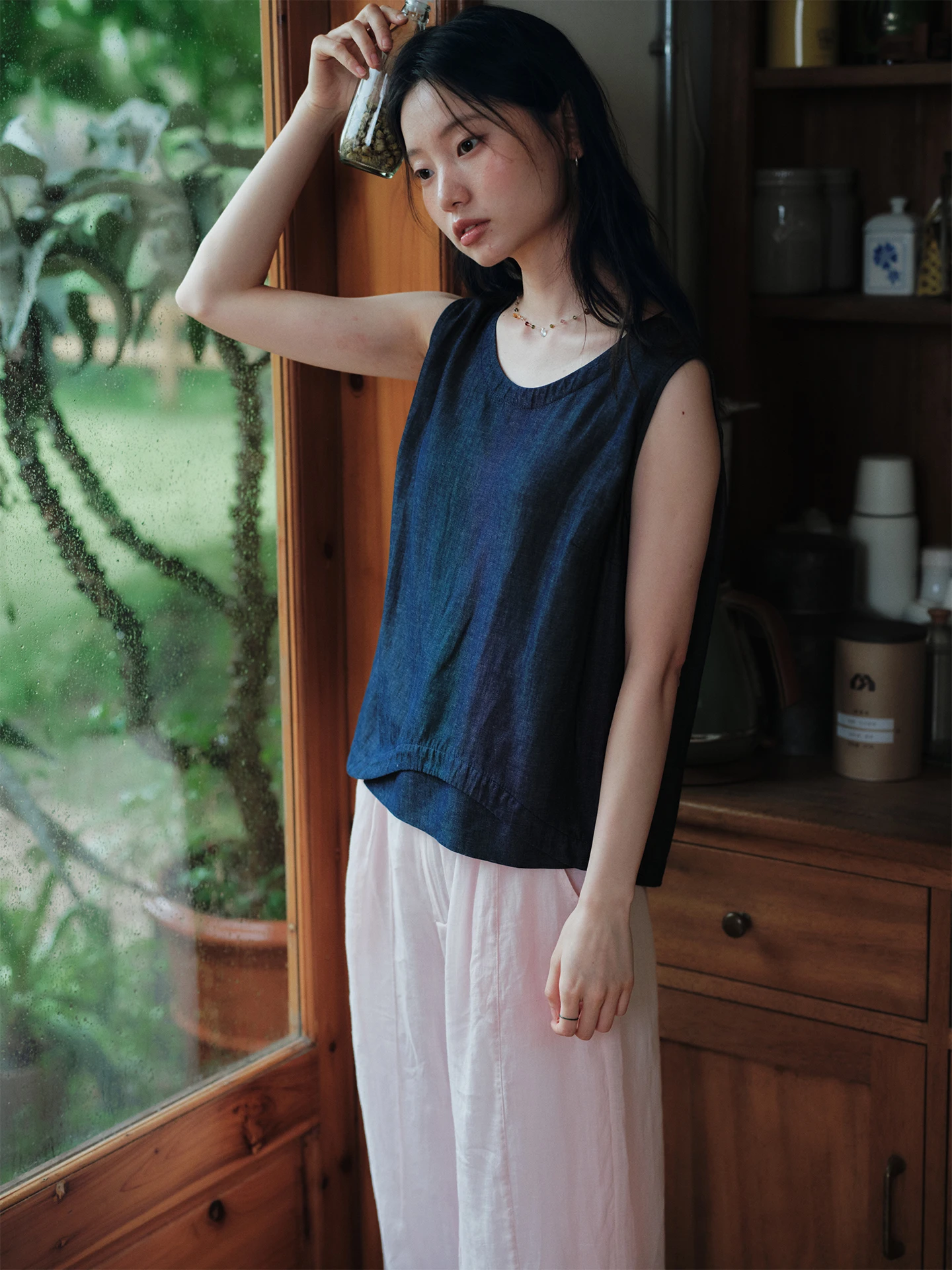 Summer Women's Casual Loose Fit Cotton Linen Blend Sleeveless Blue Jeans Top Color Fastened round Neck Small Shirt
Summer Women's Casual Loose Fit Cotton Linen Blend Sleeveless Blue Jeans Top Color Fastened round Neck Small Shirt