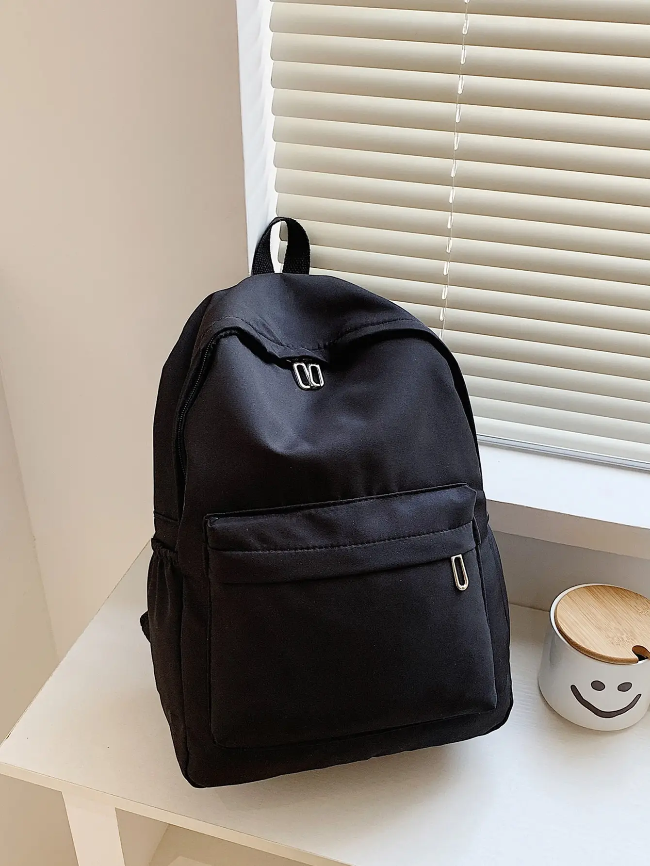 Fashionable and Minimalist Solid Color Backpack Middle and High School Students Backpacks Suitable for Campus Outdoor Activities
Fashionable and Minimalist Solid Color Backpack Middle and High School Students Backpacks Suitable for Campus Outdoor Activities