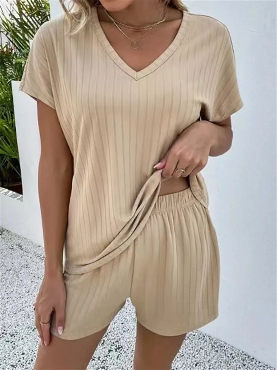 Women Leisure Pajama Set Summer Short Sleeve V-neck T-shirt with Shorts Outfits Solid Color Casual Daily Sleepwear Loungewear
Women Leisure Pajama Set Summer Short Sleeve V-neck T-shirt with Shorts Outfits Solid Color Casual Daily Sleepwear Loungewear